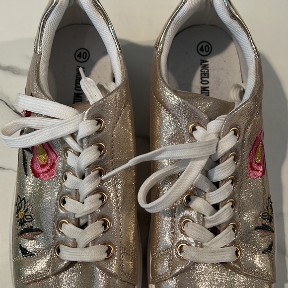 Angelo Milano gold FLORAL EMBROIDERED SNEAKERS, size 7 - Picture 5 of 5